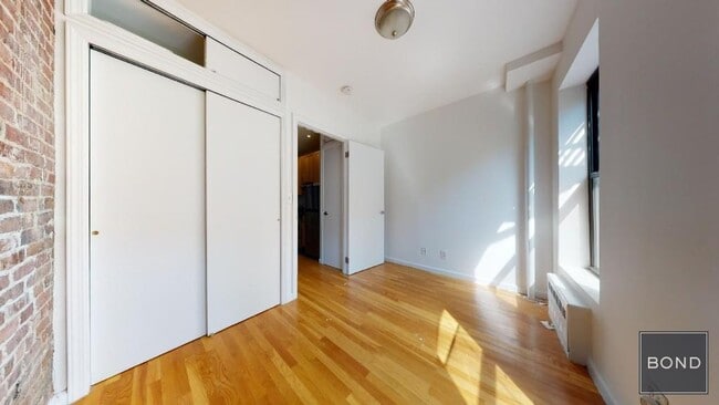 Building Photo - 427 E 73rd St