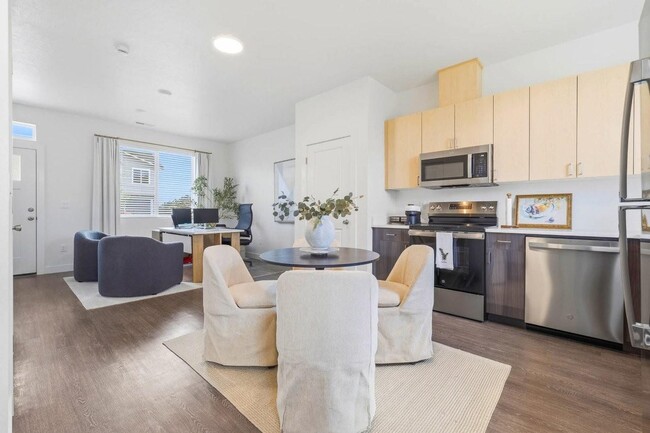 Building Photo - The Ridge Townhomes