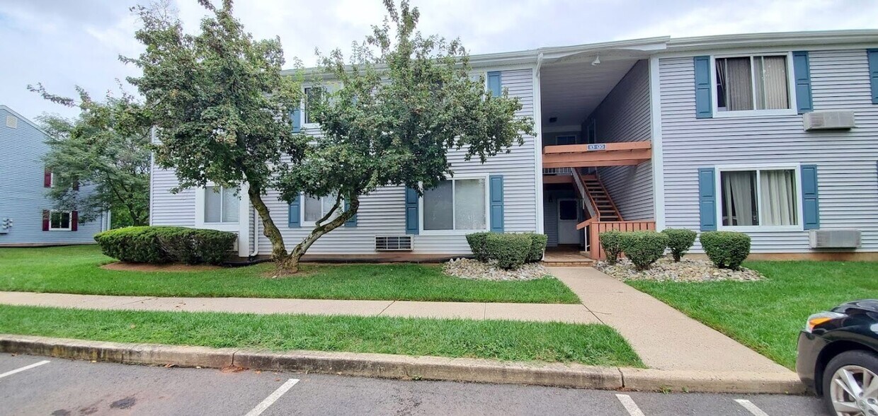 Primary Photo - Centrally located, elegantly updated 2-bed...