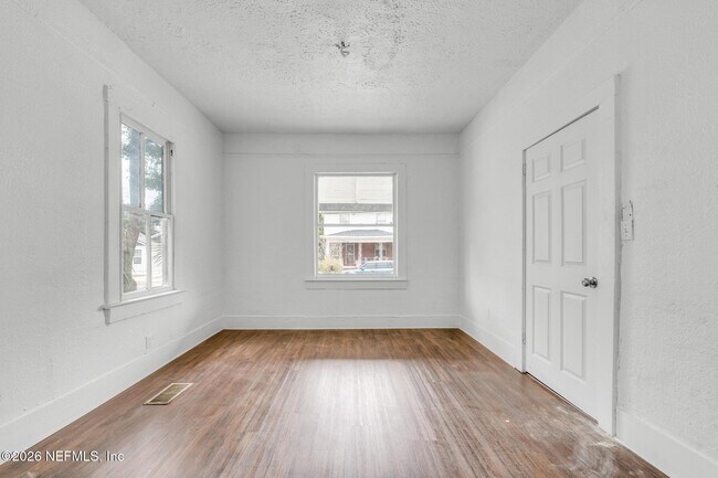 Foto del edificio - 2106 Moncrief Rd