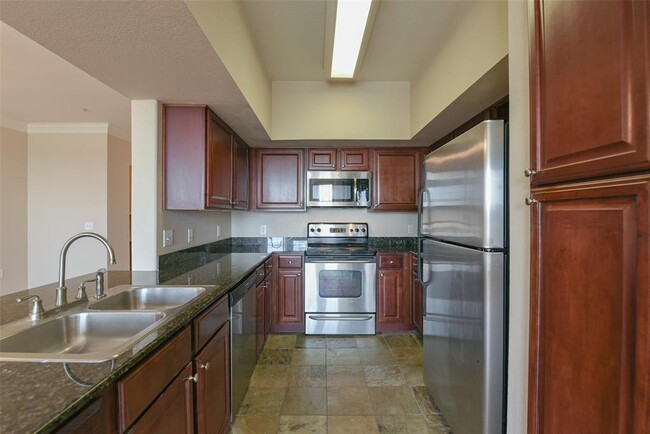 Building Photo - 7575 Kirby Dr