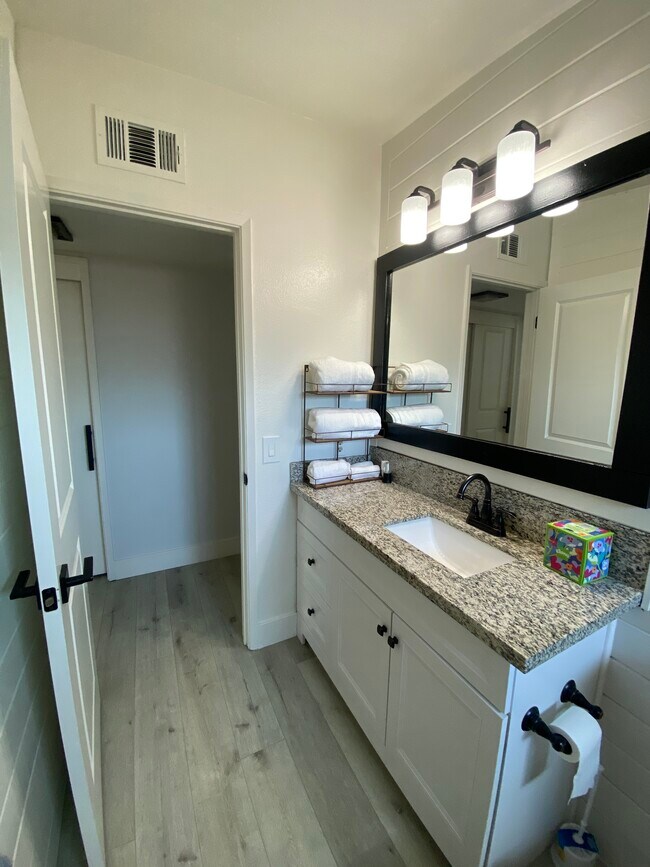 Foto del edificio - 7614 Northeast Cir