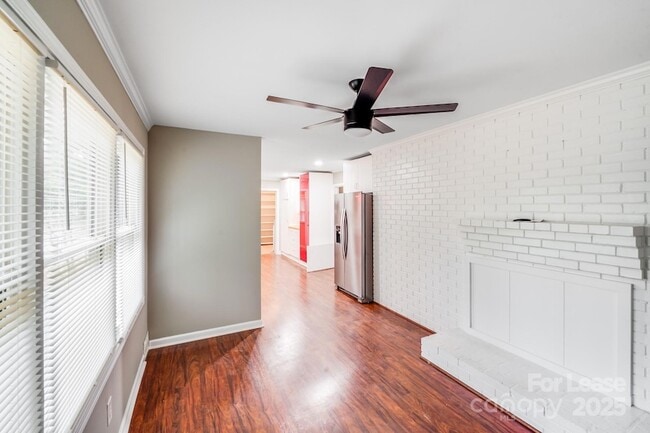 Building Photo - 5600 Riviere Dr