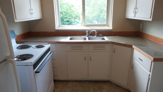 Building Photo - 1 bedroom in Eugene OR 97401