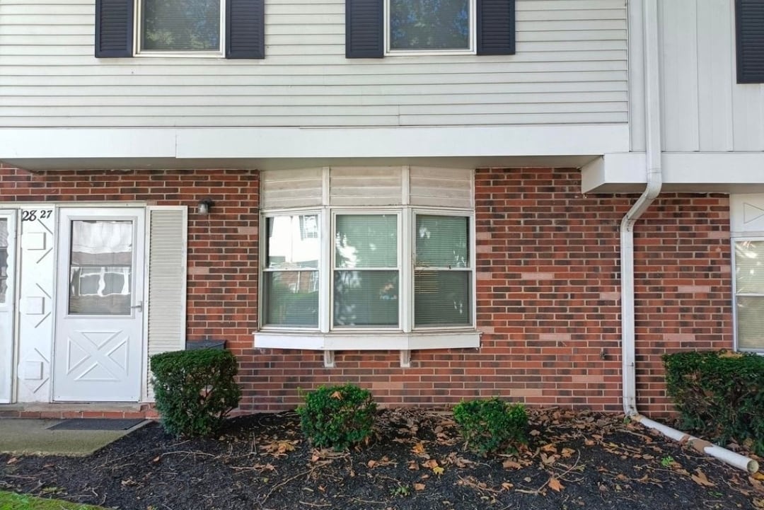 Building Photo - 762 Mentor Ave
