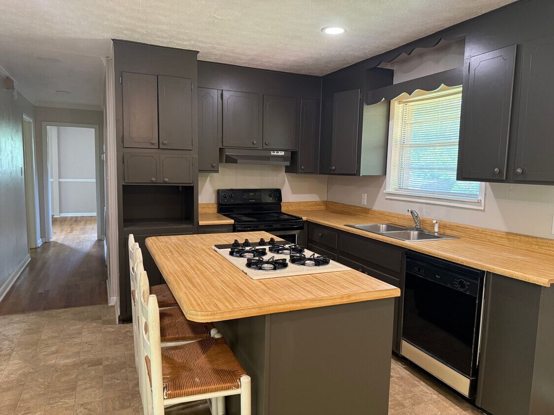Foto principal - 3006 Lakewood Dr