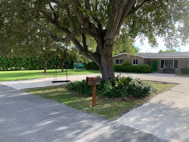 Building Photo - 10790 SW 88th Ave