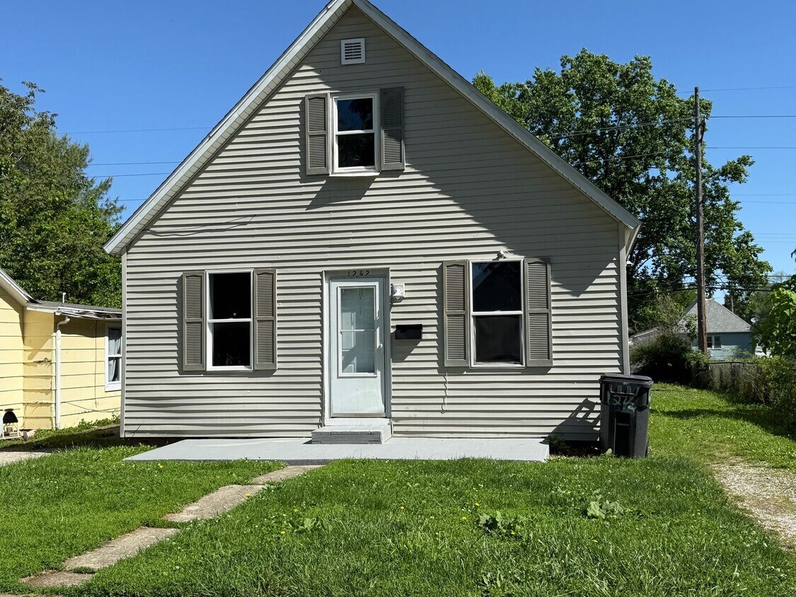 Foto principal - 1242 E Willard Ave