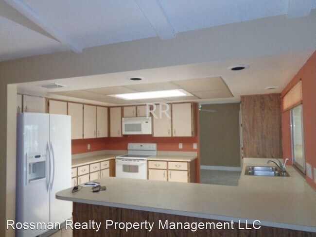 Building Photo - 3 br, 2 bath House - 3930 SE 19th Place