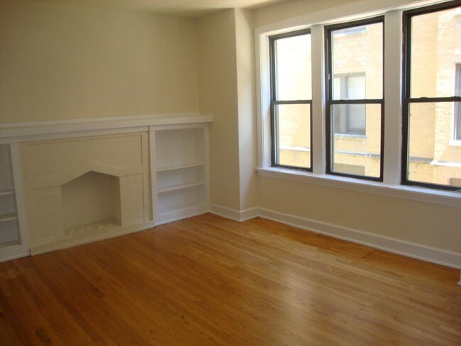 Foto del edificio - 1022 E Hyde Park Blvd