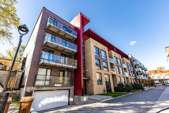 Building Photo - 2085 Av. Papineau