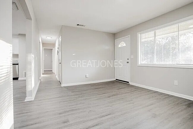 Foto del edificio - 1816 Wellborn Dr