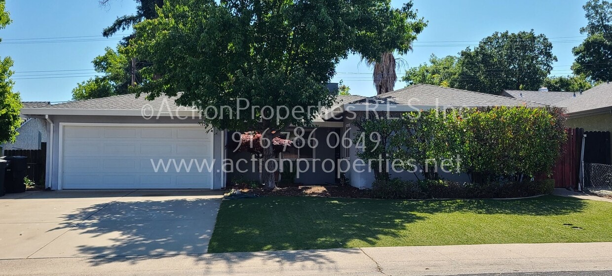 Primary Photo - Charming 3 Bed, 2 Bath - Den & Enclosed Su...