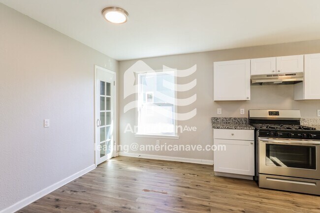 Building Photo - 2218 W Madison St