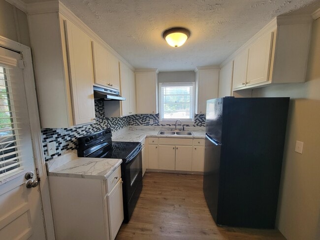 Building Photo - 2034 Trout Dr