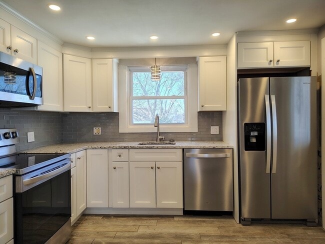 Foto del edificio - 74 Thurlow Ave