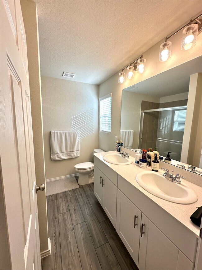 Foto del edificio - 333 Grenada Lk Dr