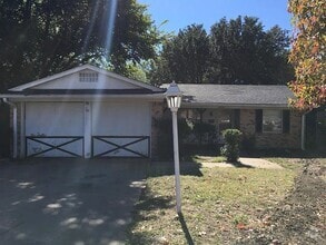 Building Photo - 2604 Timberlake Dr