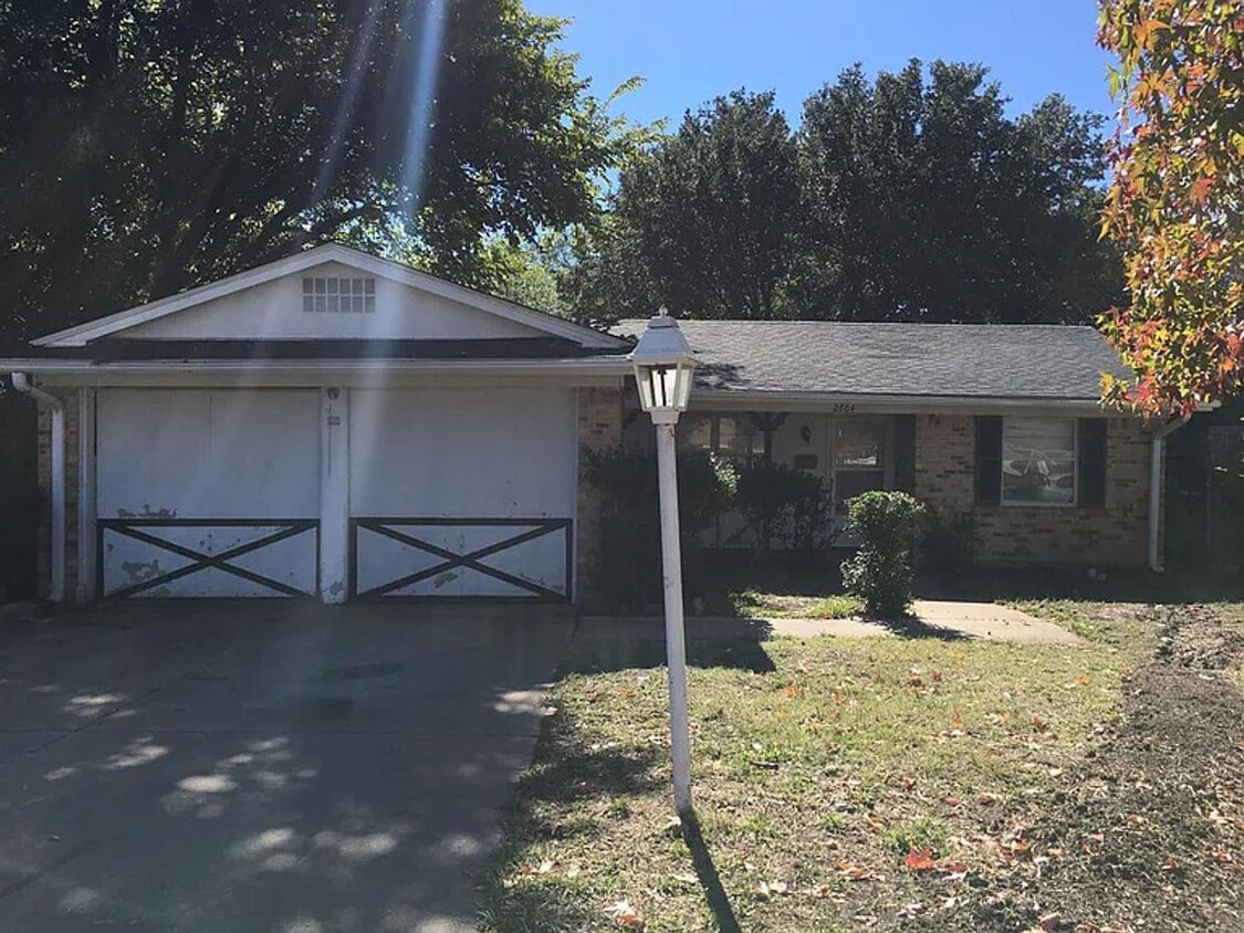 Primary Photo - 2604 Timberlake Dr