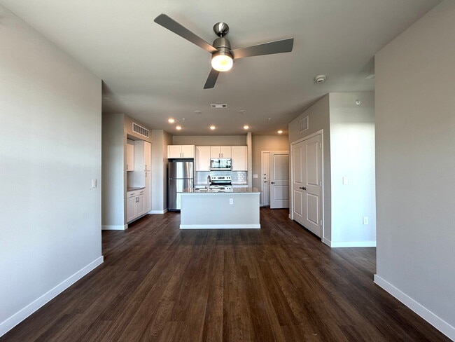 Building Photo - 1700 Daleside Ln