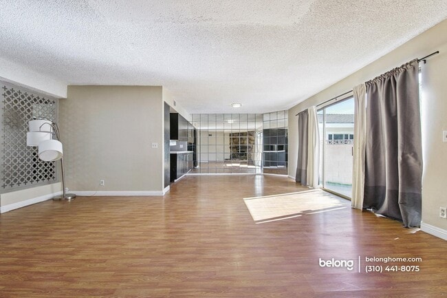 Building Photo - 6911 Bellaire Ave