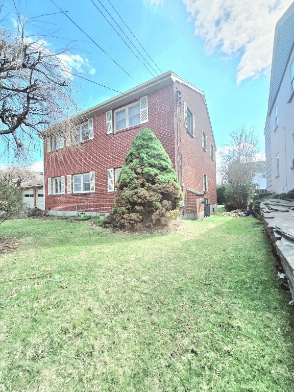Building Photo - 42 Miriam St
