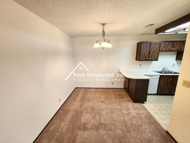 Foto del edificio - Very Nice Foothill Farms 2bd/1ba Duplex wi...