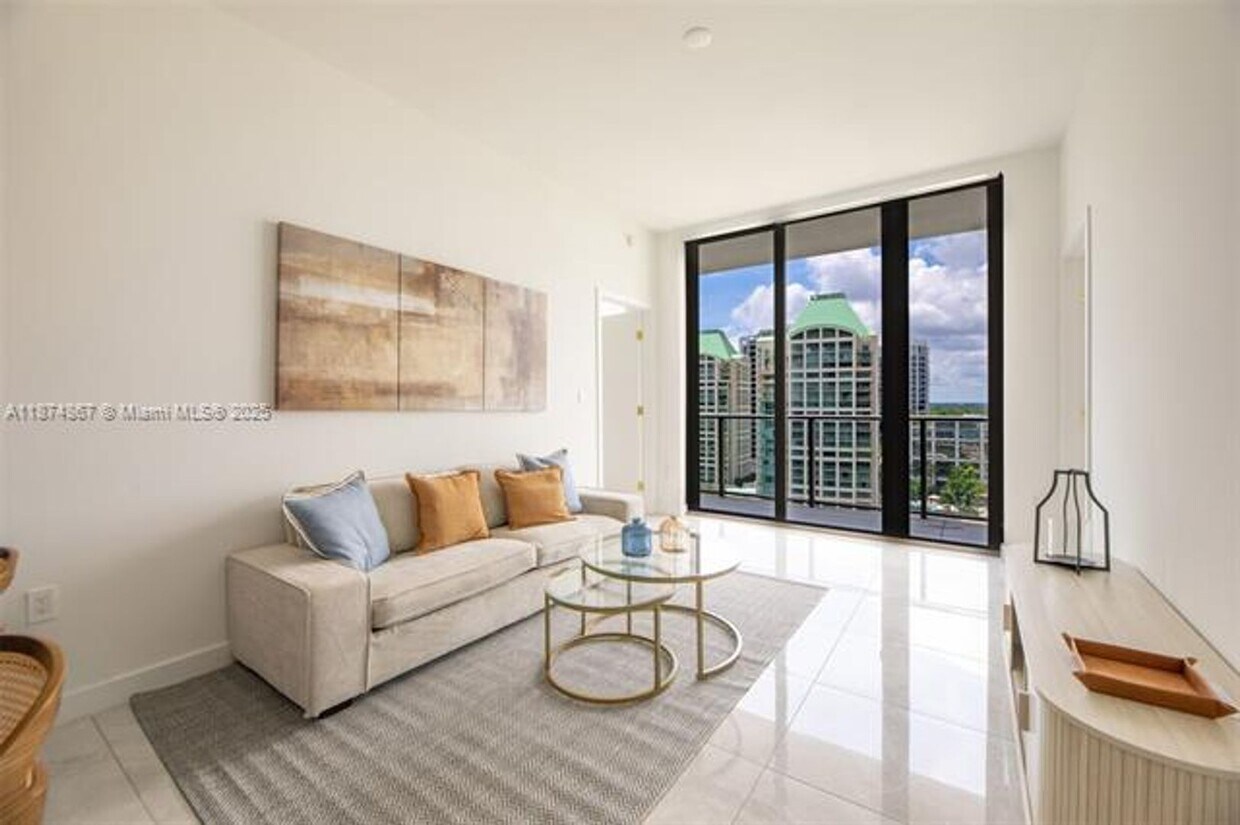 Foto principal - 2678 Tigertail Ave