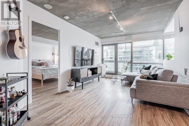 Photo du bâtiment - 10 Yonge St