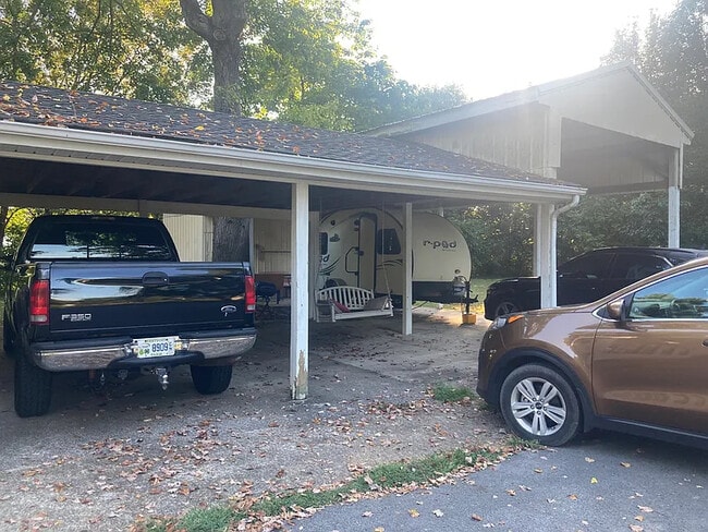 Building Photo - 1900 Three Springs Rd