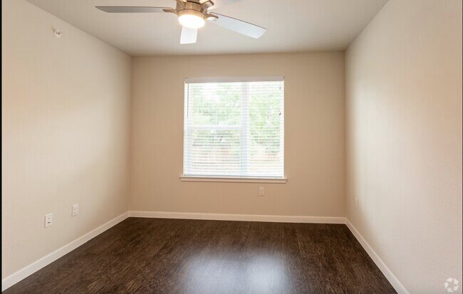 Foto del edificio - 3300 Oak Creek Dr