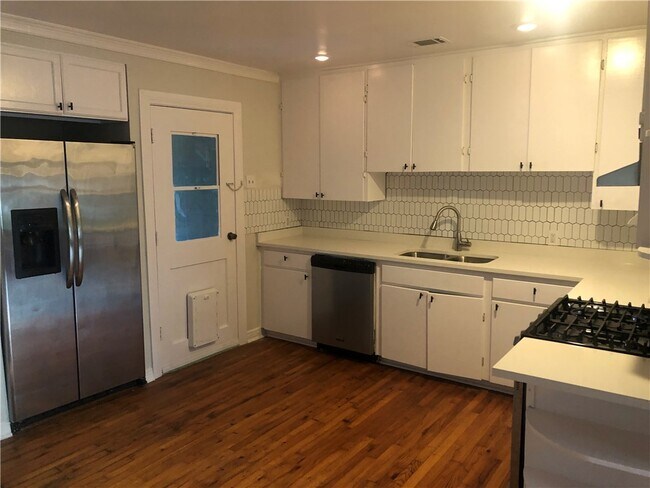 Foto del edificio - 6011 Sheridan Ave