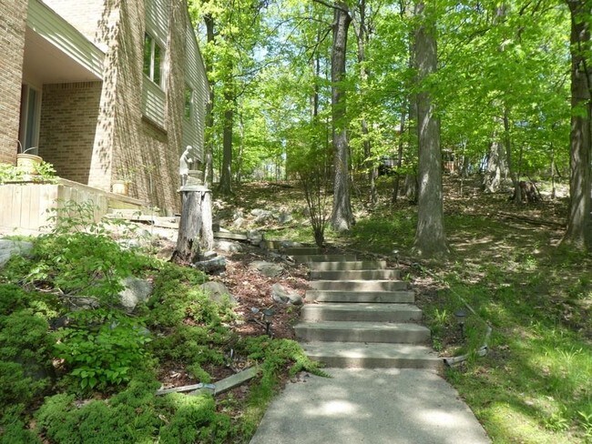 Foto del edificio - 2145 Birchwood Way
