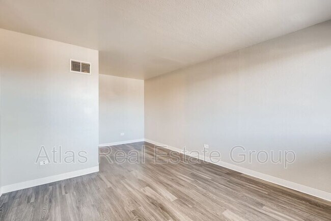 Foto del edificio - 2550 N Ogden St