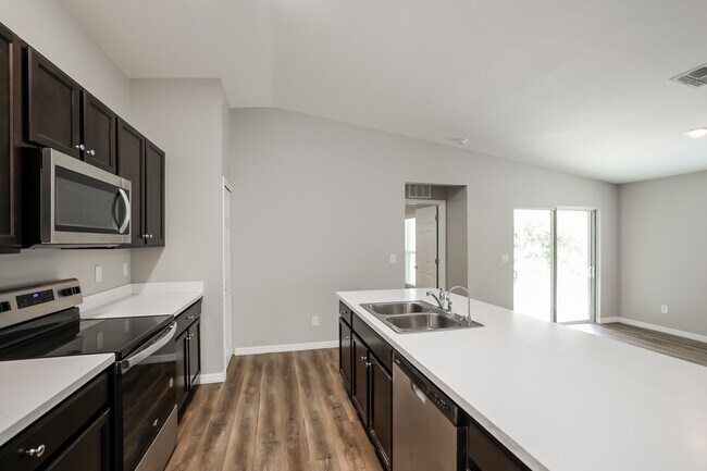 Building Photo - 258 Dorman St