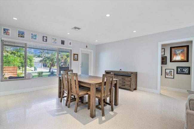 Photo - 1900 NE 42nd St House