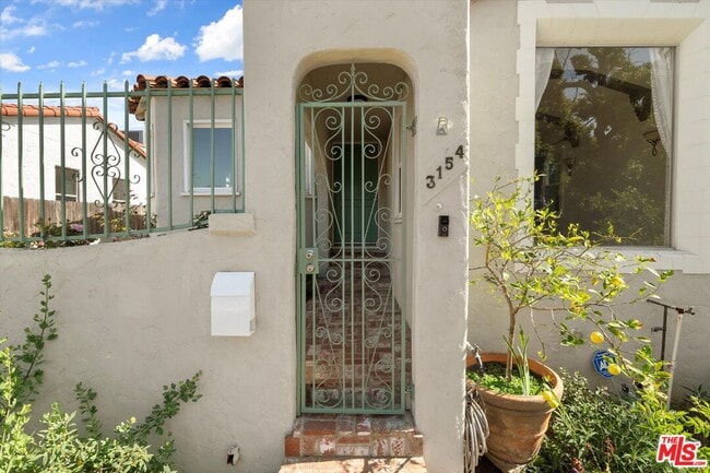 Building Photo - 3154 W 74th St