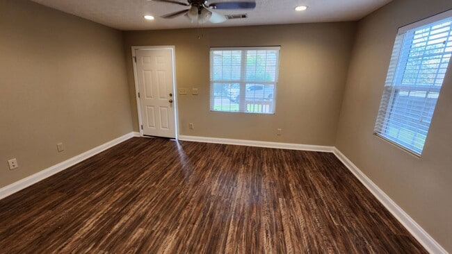 Building Photo - Beautiful Remodeled Home!