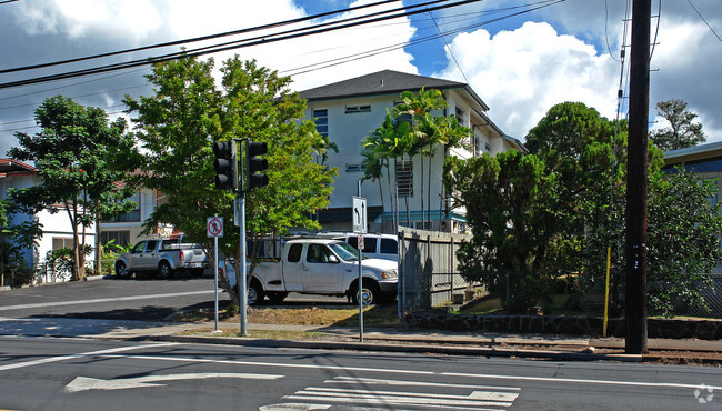 Building Photo - 682 N Kuakini St