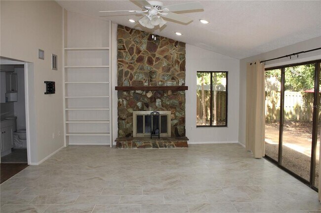 Building Photo - 3416 Avenida Madera