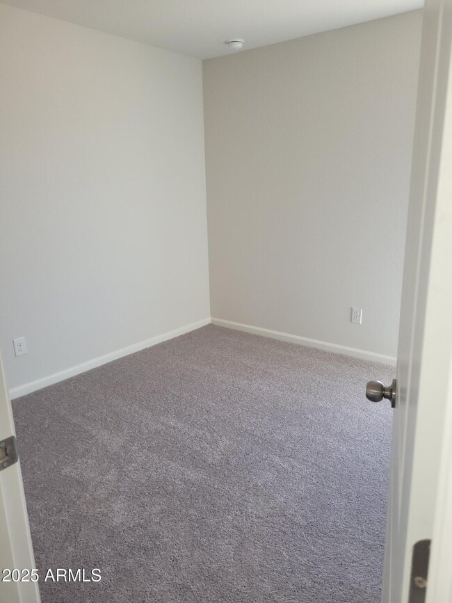 Building Photo - 505 W Hilquit Dr