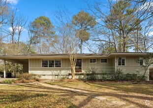 Building Photo - 4346 Manhassett Dr