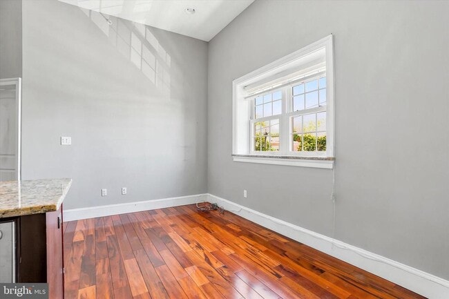 Building Photo - 738 S 11th St