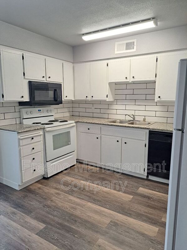 5163 E Hedges Ave, Fresno, CA 93727 Condo for Rent in Fresno, CA