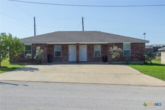Building Photo - 400 Justin Ln