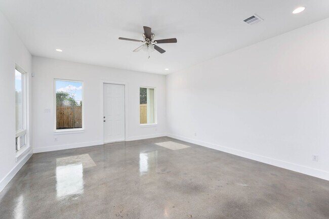 Building Photo - Newly Built Duplex on the Eastside of San ...