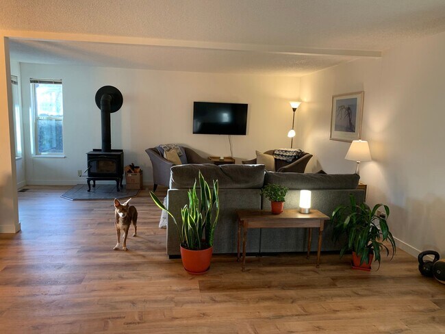 Building Photo - 2-Bedroom 2-Bathroom duplex in Harlow neig...