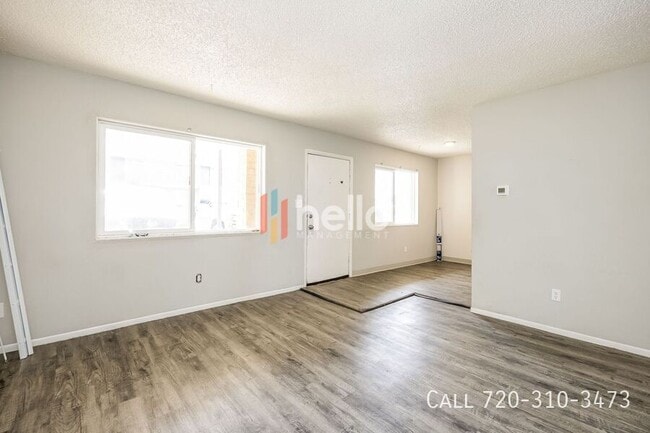 Building Photo - 984 E Saxony Dr