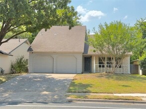 Building Photo - 9803 Meadowheath Dr