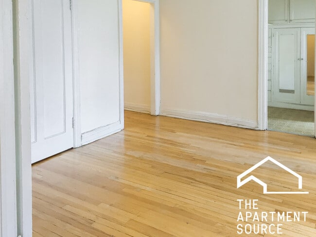 Building Photo - 540 W Briar Pl